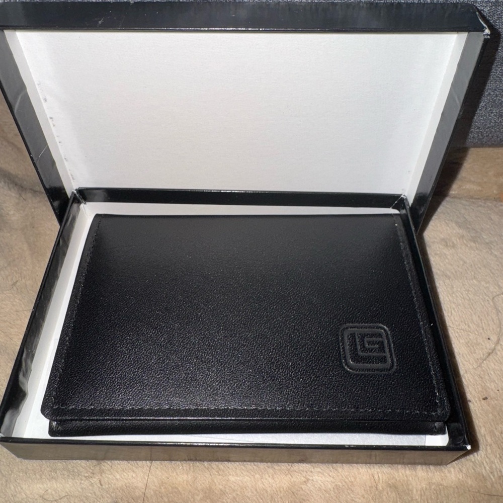 Guy Laroche Black Leather Key Card Holder Minimalist Design